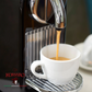 Erogazione caffè espresso dalle cialde ESE 44 Korsaro con macchina da caffè